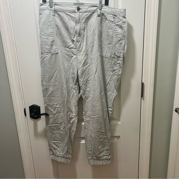 Tan Cargo Pants Size 18 - Picture 1 of 3